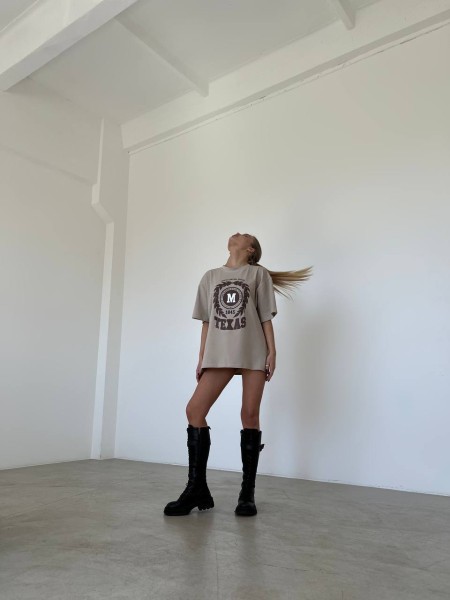 Стильна бавовняна футболка з написом бежевого кольору 28854