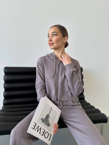 Стильный женский спортивный костюм серого цвета 28964