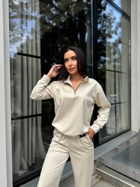 Женский спортивный костюм из трикотажа молочного цвета 29183