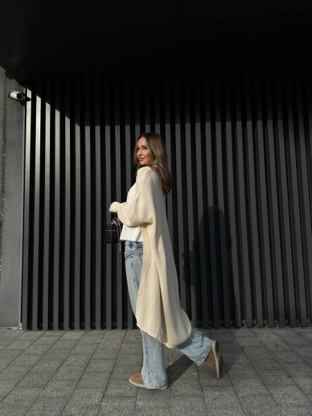 Подовжений в'язаний кардиган молочного кольору 29195