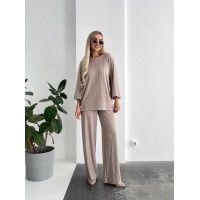 Жіночий прогулянковий костюм вільного крою бежевого кольору 29211