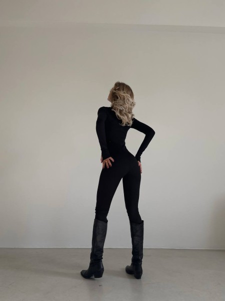 Жіночий комбінезон з начосом чорного кольору 29318