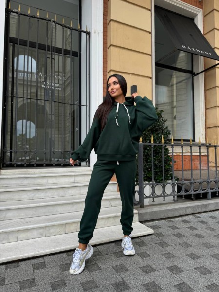 Женский теплый спортивный костюм изумрудного цвета 29341