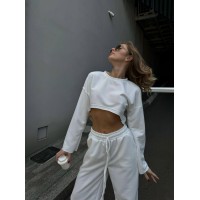 Женский прогулочны костюм свободного кроя молочного цвета 29355