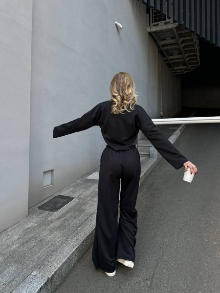 Женский прогулочны костюм свободного кроя черного цвета 29356