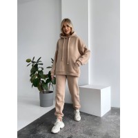 Теплий жіночий костюм з капюшоном бежевого кольору 29399