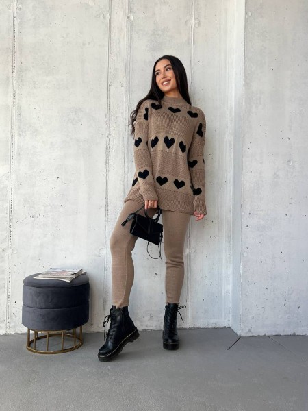 Вязаный женский костюм с сердцами кофейного цвета 29422