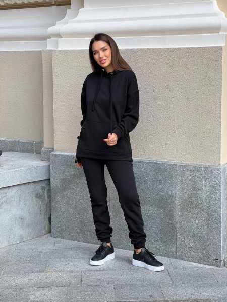 Женский теплый костюм черного цвета 29439