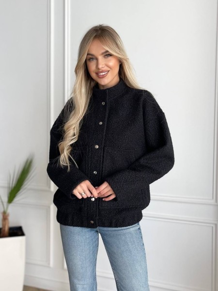 Жіночий бомбер з букле баранчика чорного кольору 29528