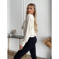 Женский свитер на затяжках молочного цвета 29548