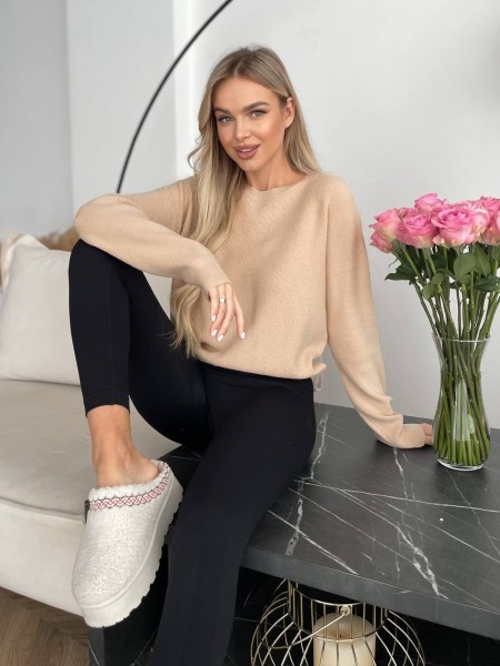 Жіночий светр на затяжках бежевого кольору 29549