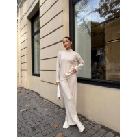 Теплий прогулянковий костюм бежевого кольору 29607