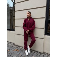 Теплий жіночий костюм бордового кольору 29610