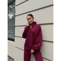Теплий жіночий костюм бордового кольору 29610