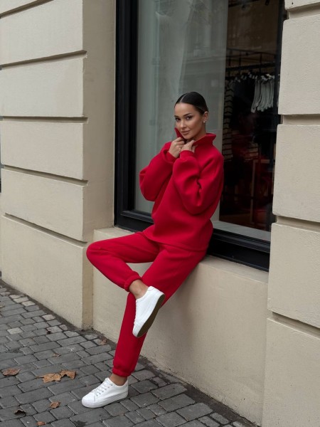 Теплий жіночий костюм червоного кольору 29611