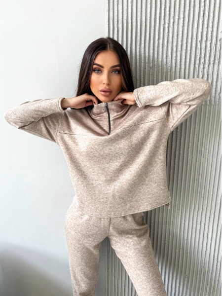 Женский теплый костюм из ангоры бежевого цвета 29623