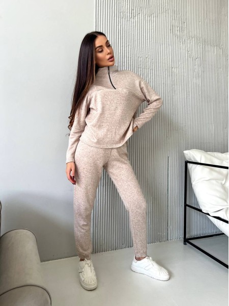 Женский теплый костюм из ангоры бежевого цвета 29623