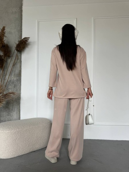 Жіночий прогулянковий костюм з теплого трикотажу молочного кольору 29704