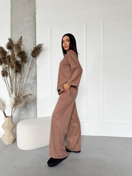Жіночий прогулянковий костюм з теплого трикотажу бежевого кольору 29705