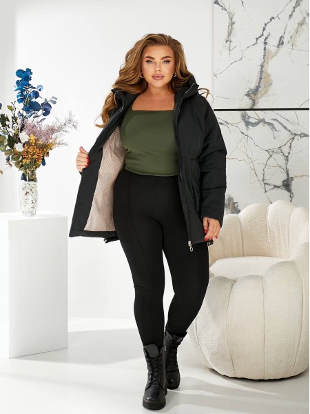 Жіноча зимова куртка з капюшоном чорного кольору 29754