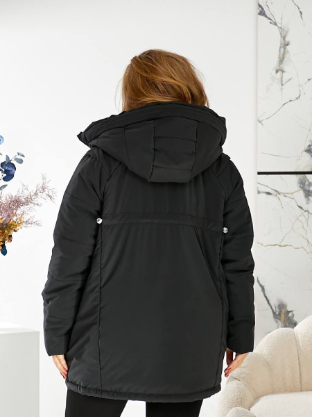 Жіноча зимова куртка з капюшоном чорного кольору 29754