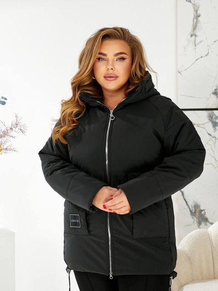 Жіноча зимова куртка з капюшоном чорного кольору 29754