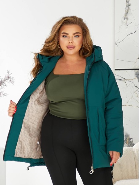 Жіноча зимова куртка з капюшоном смарагдового кольору 29757