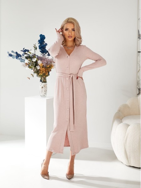 Вязаное платье миди на пуговицах пудрового цвета 29787