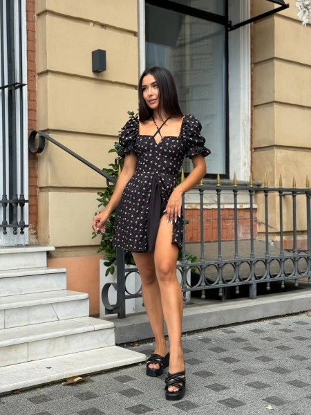 Короткое платье с разрезом черного цвета 32093